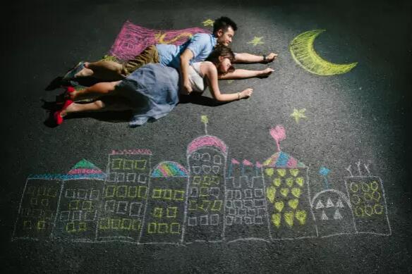 一支粉笔就能搞定的个性婚纱照