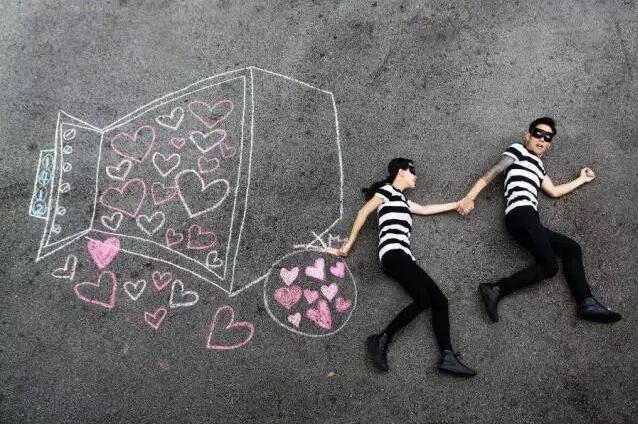 一支粉笔就能搞定的个性婚纱照